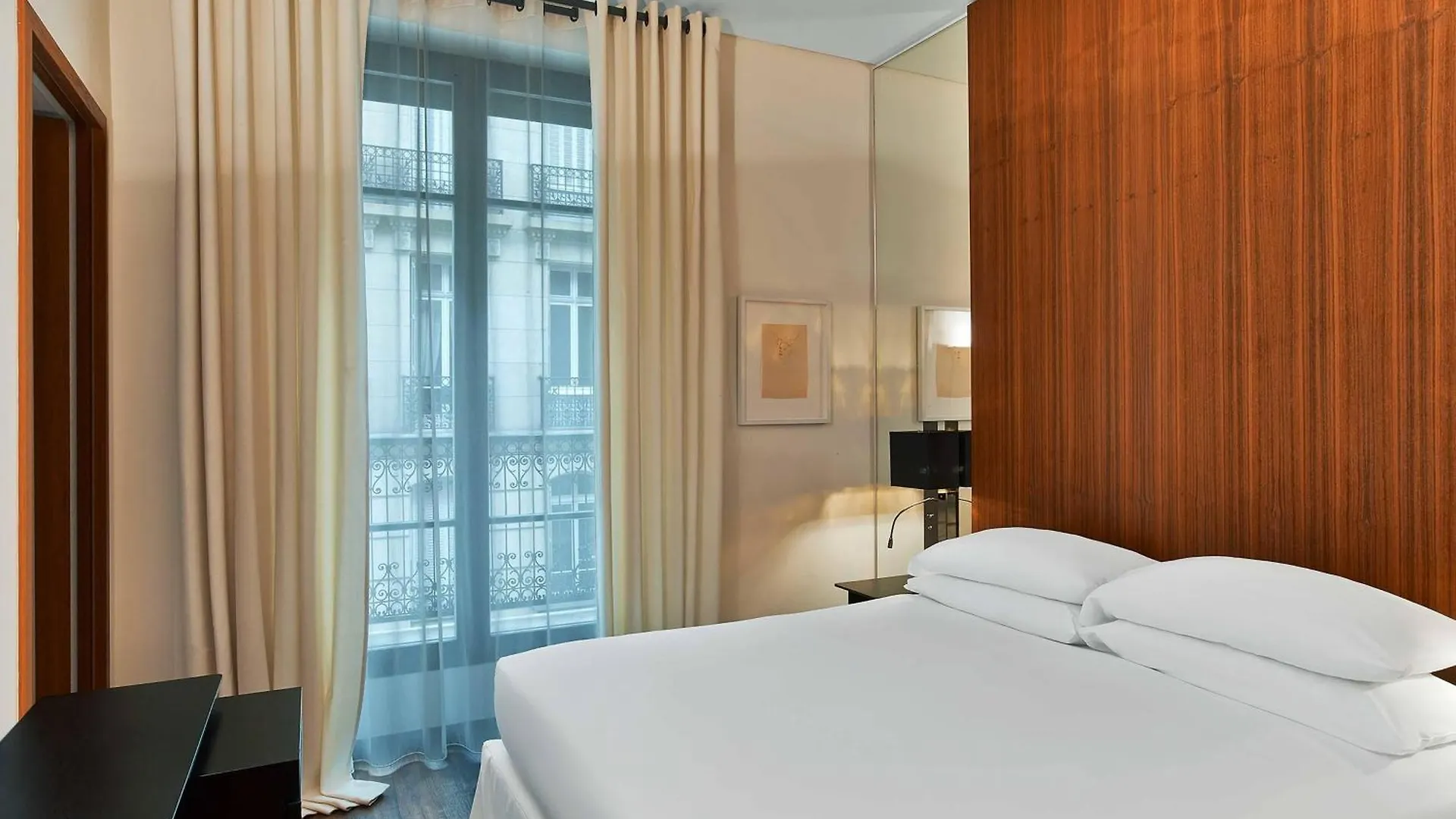 Le Metropolitan, Paris Tour Eiffel, A Tribute Portfolio Hotel